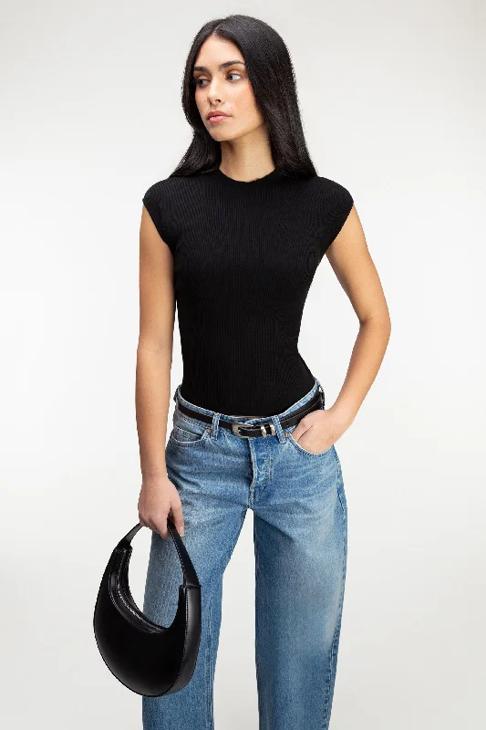 CLASSIC SLEEVELESS KNIT TOP